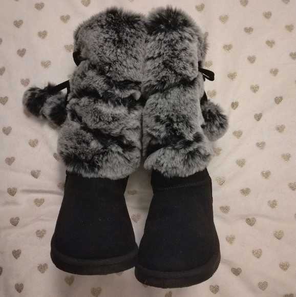 🔥3/$70 *NWOT* FabKids Girl's Faux Fur Black and Gray Boots - Picture 2 of 8